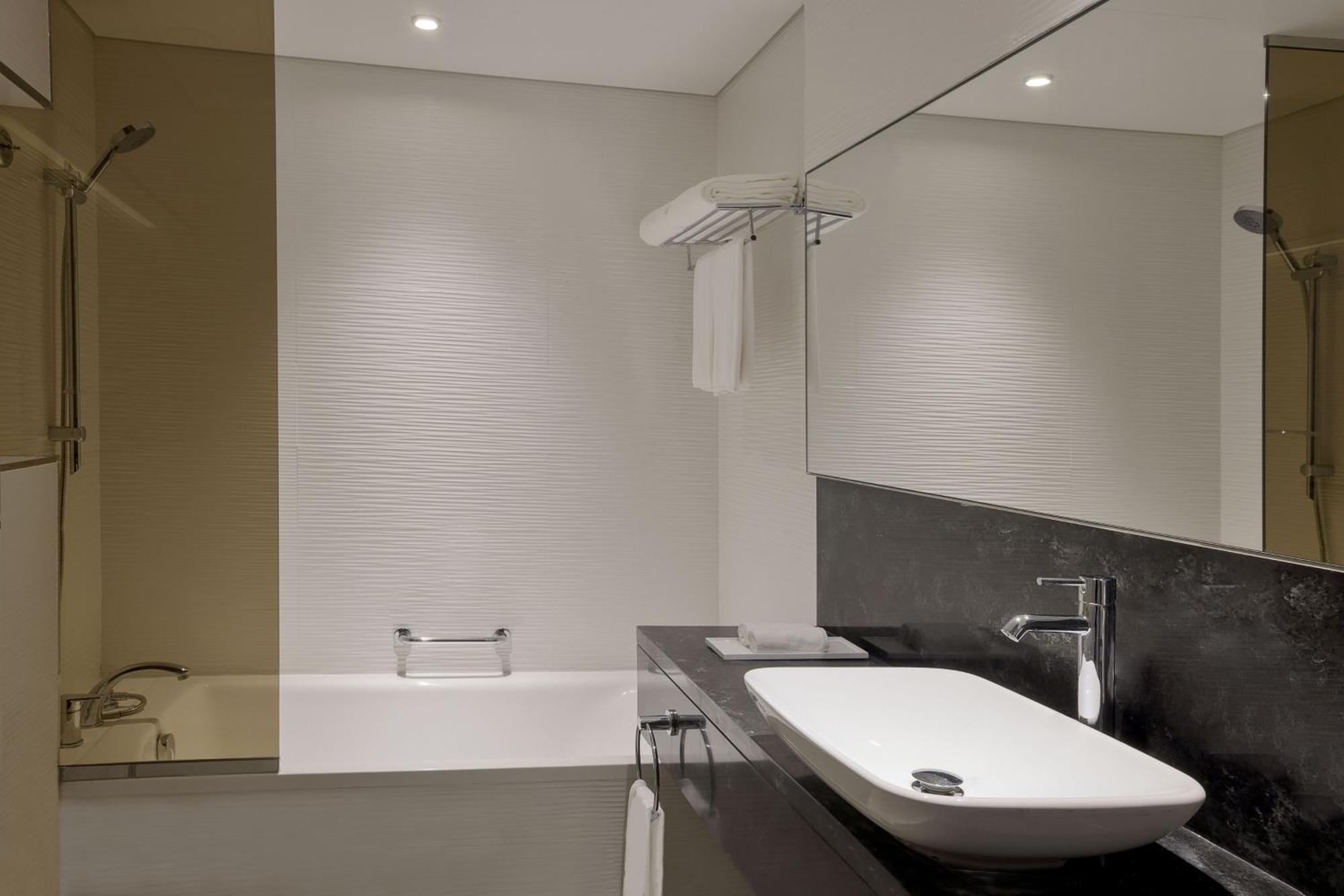 Отель The First Collection Dubai Waterfront Экстерьер фото